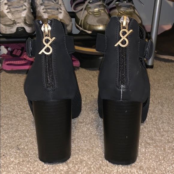 Open toed heel - Picture 2 of 3